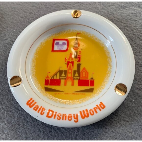 Vintage Walt Disney World Ceramic Ashtray with Castle Design 1980s - Picture 1 of 6